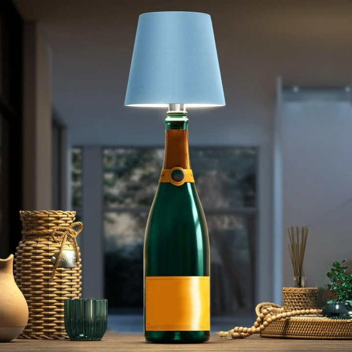GlowLuxe draagbare LED tafellamp met touchbediening en dimfunctie, ideaal voor sfeervolle binnen- en buitenverlichting.