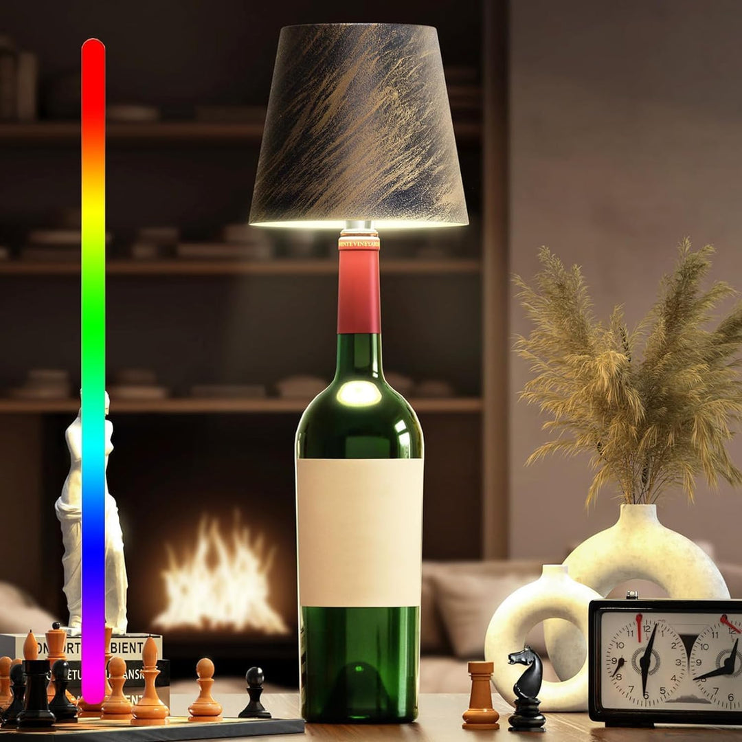 GlowLuxe draagbare LED lamp in donkere setting, toont de kracht van het dimbare sfeerlicht.
