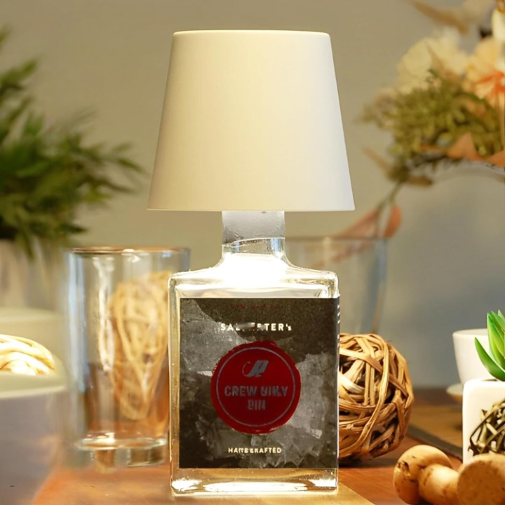 Overzicht van de GlowLuxe tafellamp: een draagbare, dimbare LED lamp met intuïtieve touchbediening.