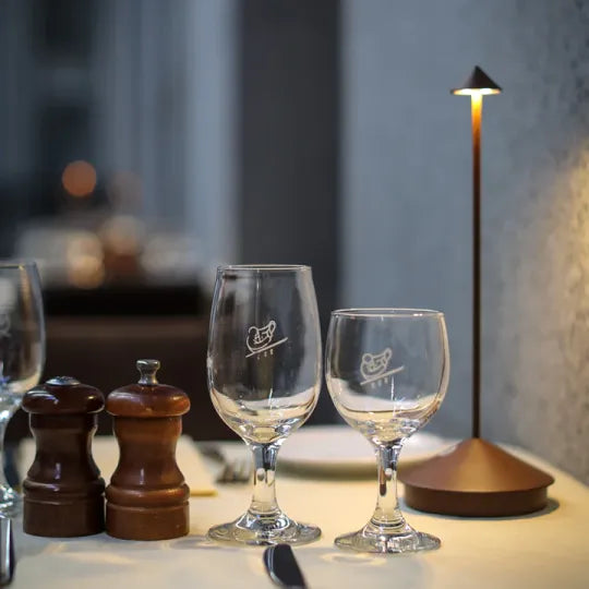 Glowy draadloze LED tafellamp, dimbaar, waterbestendig, modern design voor binnen of buiten.