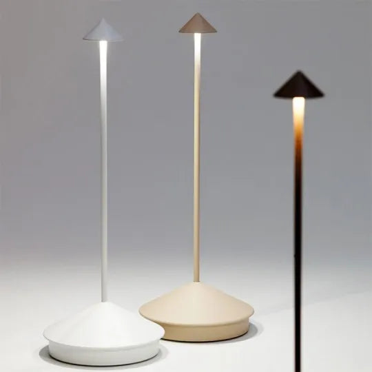 De Glowy tafellamp met verschillende lichtintensiteiten, van fel tot gedimd.