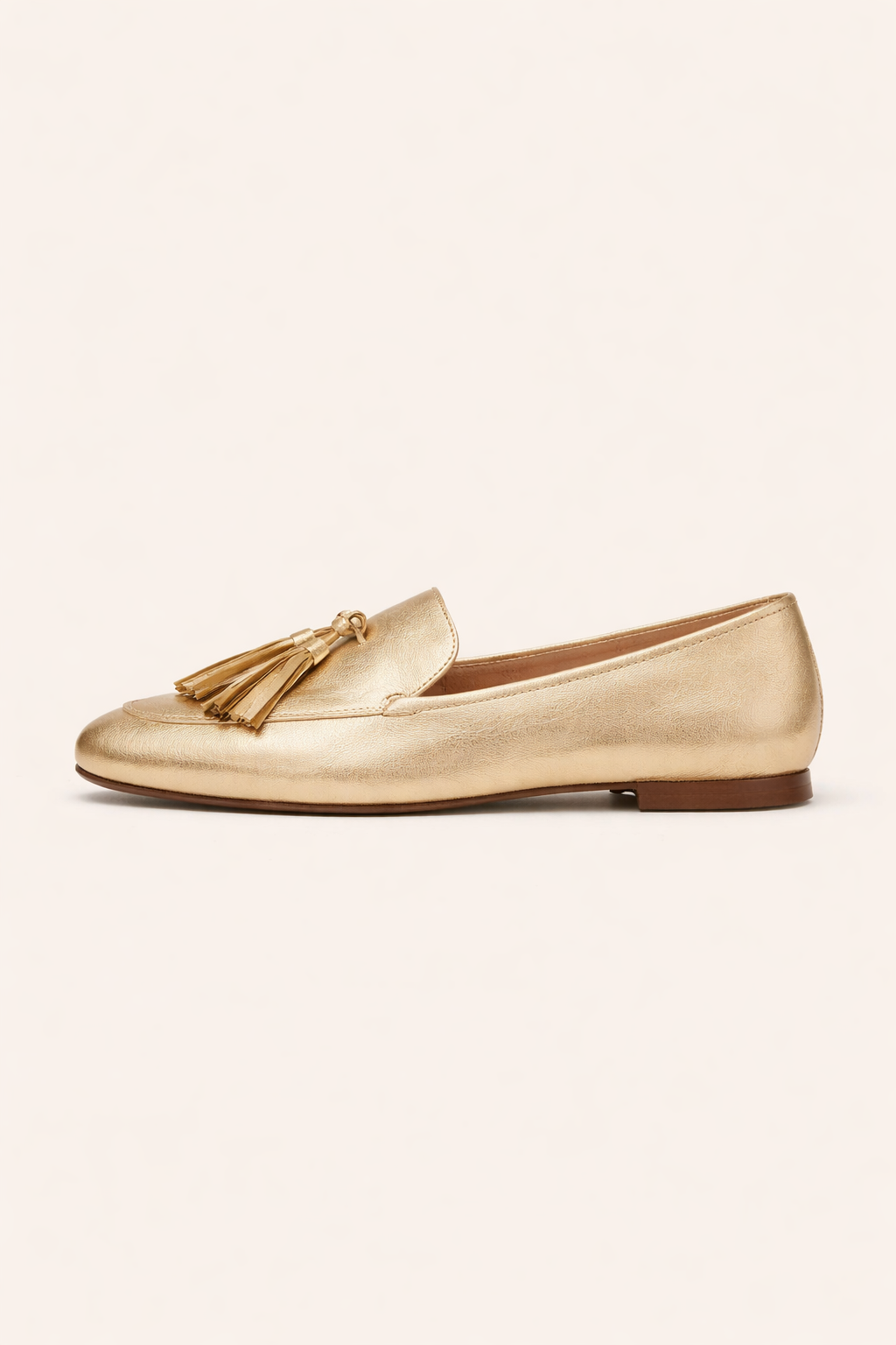 Stijlvolle gouden dames instappers met kwastjes, perfecte comfortabele platte zomerschoen.