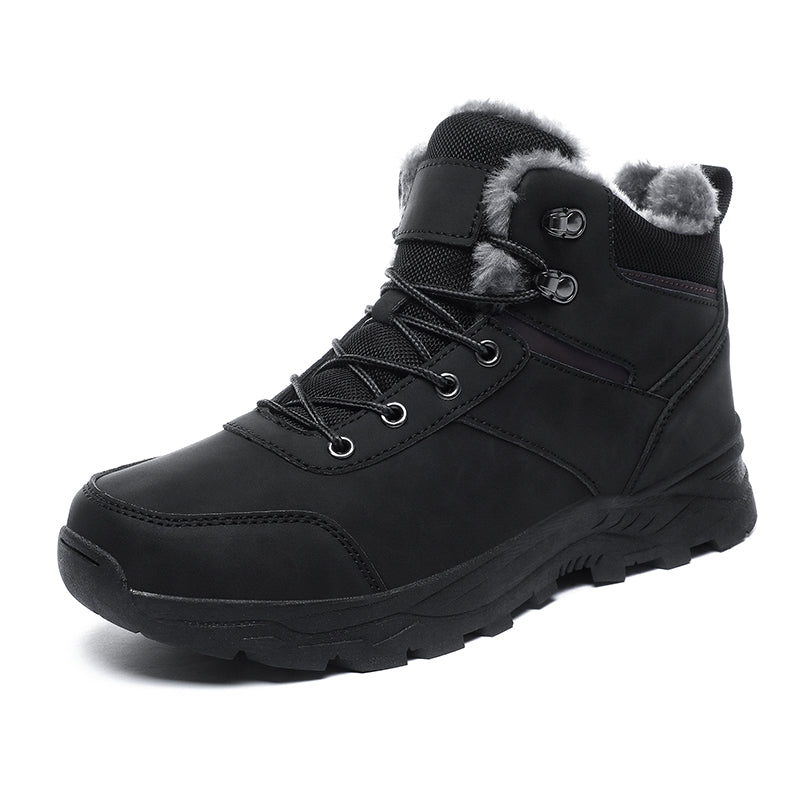Duurzame zwarte heren winterlaars, comfortabel en antislip, perfect voor outdoor activiteiten in sneeuw.