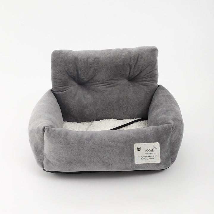 "Grijze honden autostoel, veilig en comfortabel. Zachte bekleding, waterafstotend, eenvoudig te installeren. Ideaal voor auto