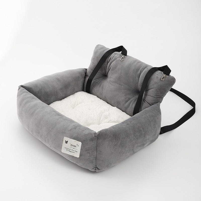 "Grijze honden autostoel, veilig en comfortabel. Zachte bekleding, waterafstotend, eenvoudig te installeren. Ideaal voor auto
