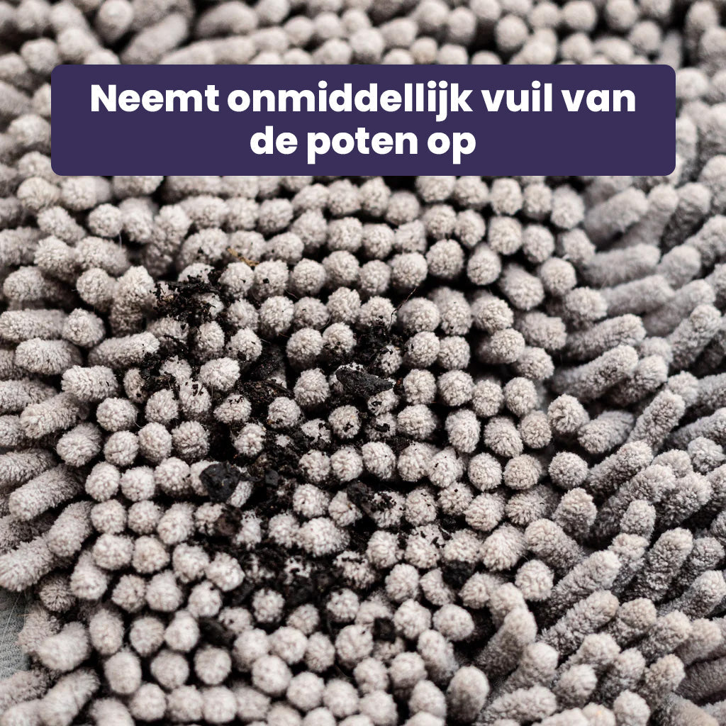 Bruine hondenmoddermat met antislip onderkant, wasbaar en effectief tegen vuile pootafdrukken.