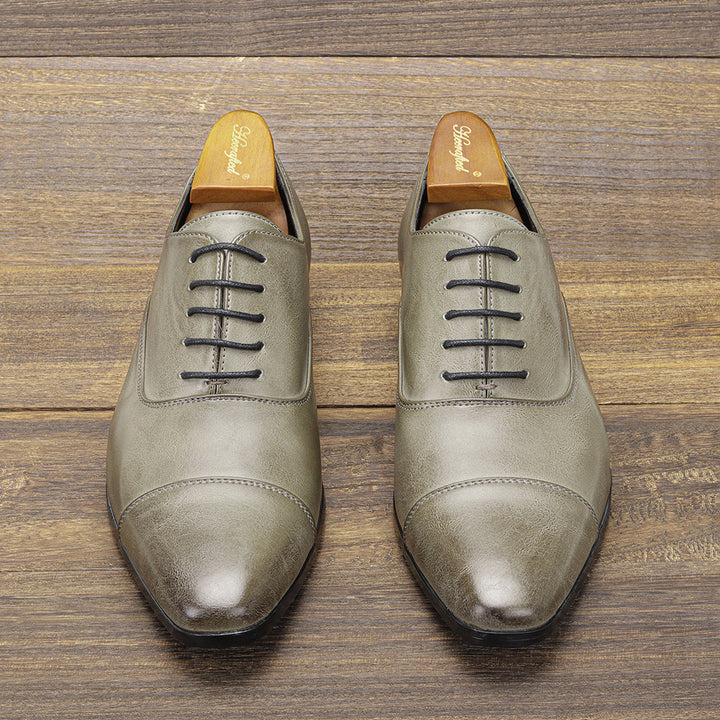 Stijlvolle grijze heren veterschoenen met glad silhouet, perfect voor bruiloften en professionele settings.