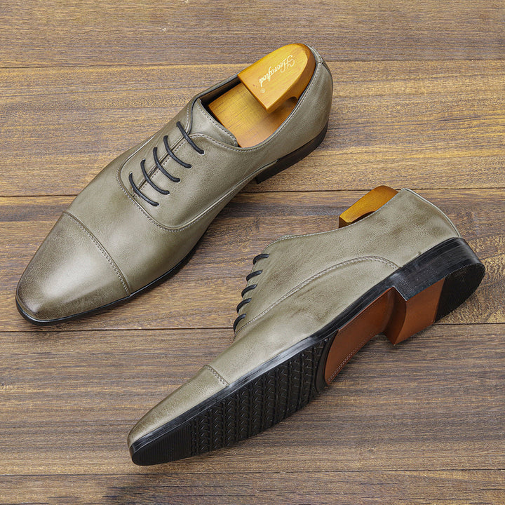 Klassieke grijze cap-toe herenschoenen met veters, comfortabel en elegant voor elke gelegenheid.