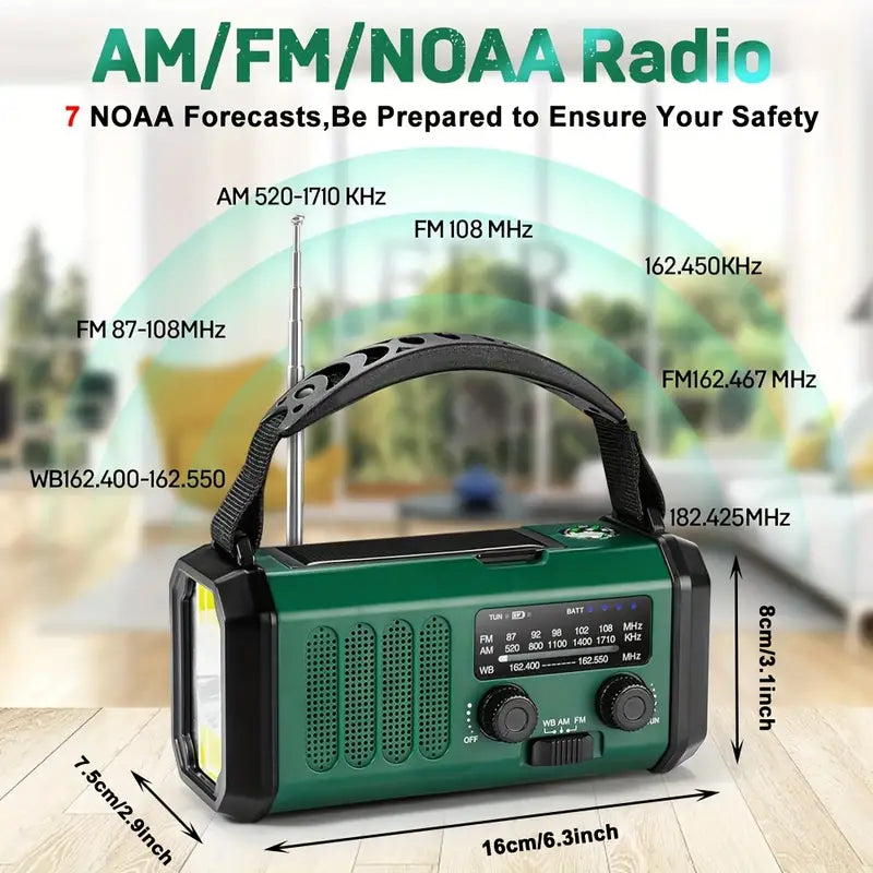 Grijze noodradio met zonnepaneel, handgreep en digitale display. Ideaal voor kamperen met 10.000mAh batterij.
