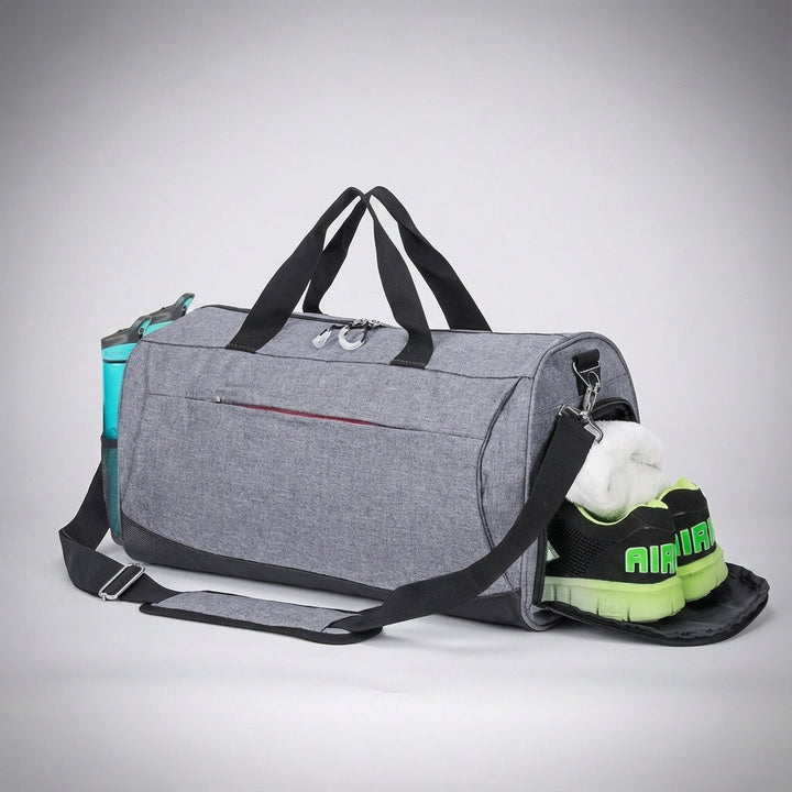 Veelzijdige grijze 30 liter TravelDry duffeltas, waterdicht en compact, met handig vak voor schoenen of natte kleding.