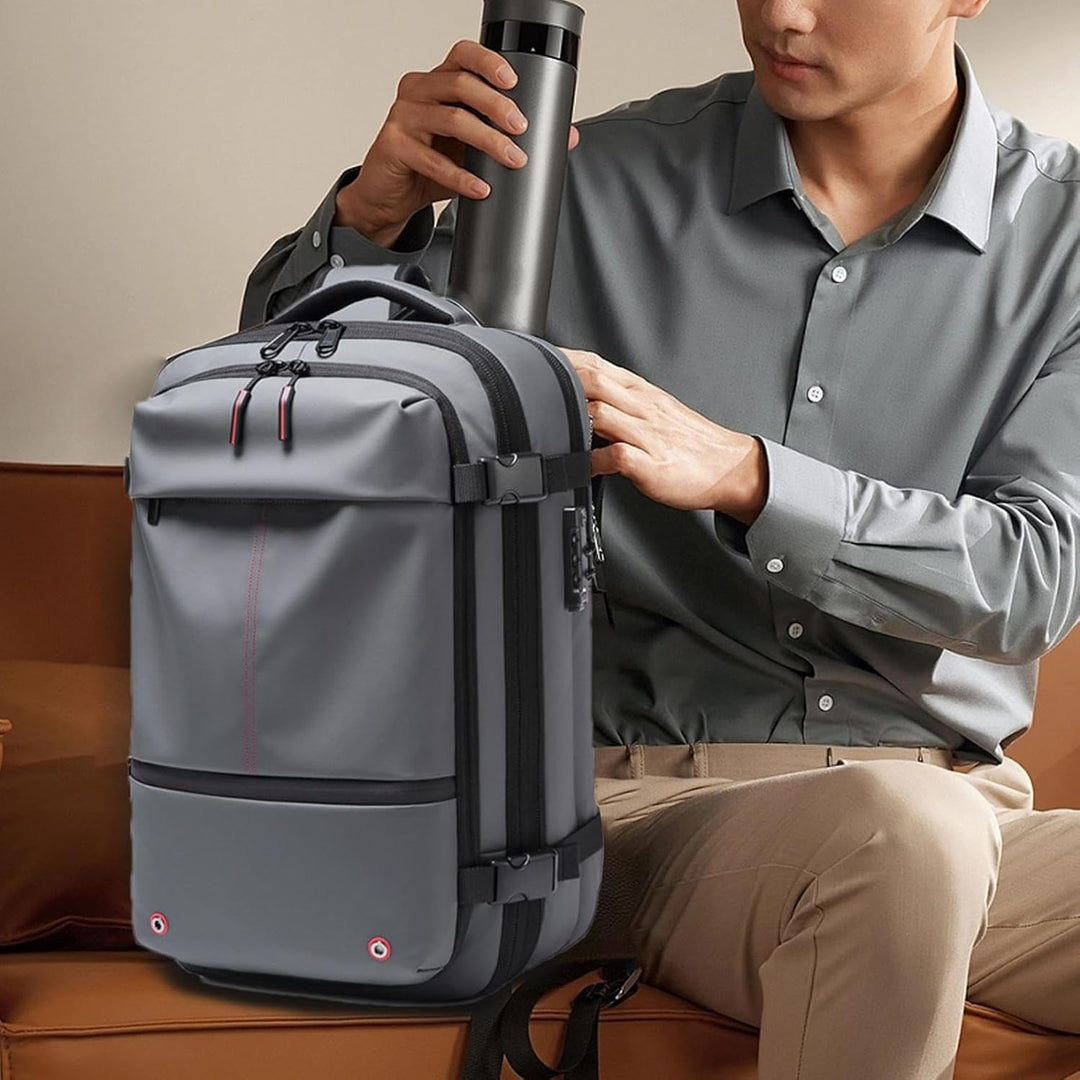 Waterdichte compressie reisrugzak (60L) met laptopvak, ideaal voor een geordende, veilige trip.