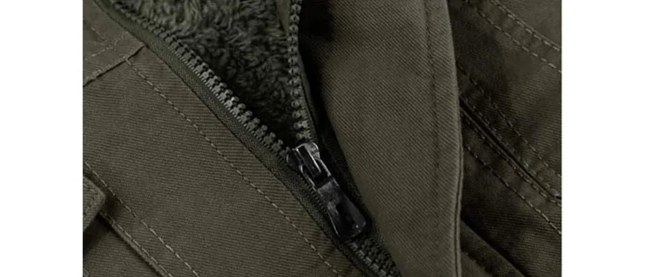 Stijlvol heren militair bomberjack, een warme en robuuste jas voor outdoor en casual gebruik.