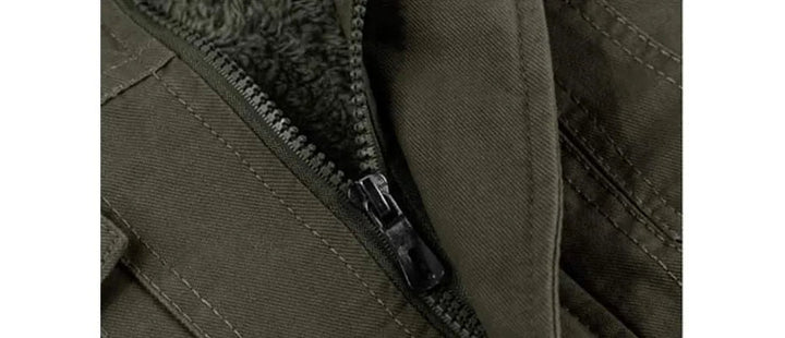 Stijlvol heren militair bomberjack, een warme en robuuste jas voor outdoor en casual gebruik.