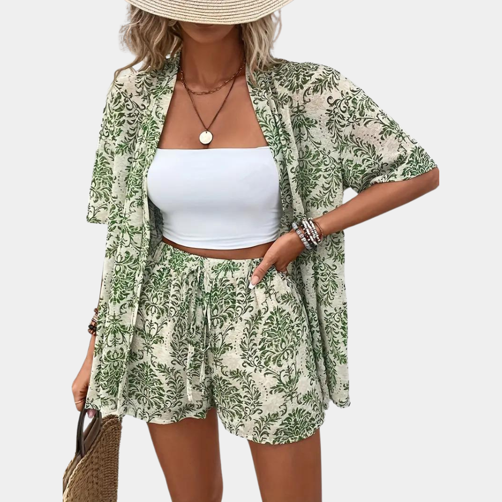 Groene bedrukte dames zomerset met blouse en korte broek. Comfortabele co-ord set voor een stijlvolle zomerlook.