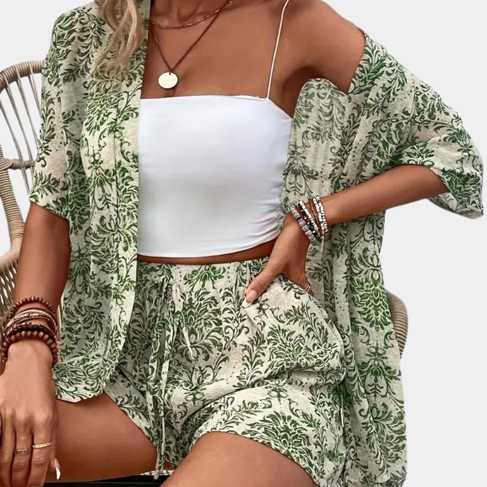 Stijlvolle dames zomerset: comfortabele bedrukte blouse & bijpassende korte broek, perfect voor casual dagen.