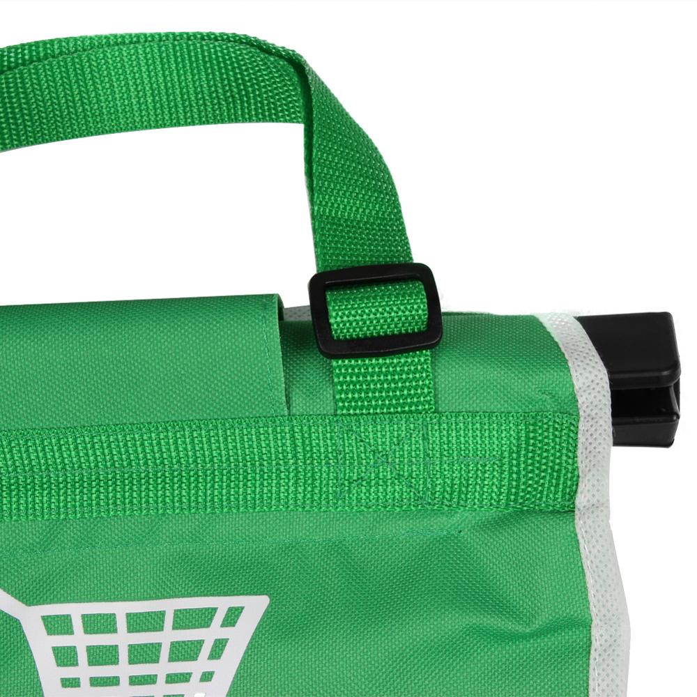 Vrouwenhand draagt gevulde EcoCarry herbruikbare boodschappentas, ideaal voor duurzaam en ecologisch winkelen.