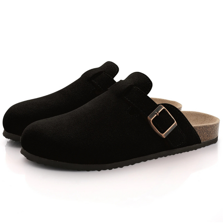 Groene fleece pantoffels met ergonomisch voetbed, perfect voor comfort en stijl thuis.