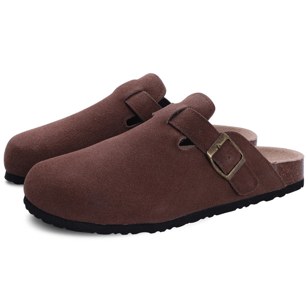 Groene fleece pantoffels met ergonomisch voetbed, perfect voor comfort en stijl thuis.