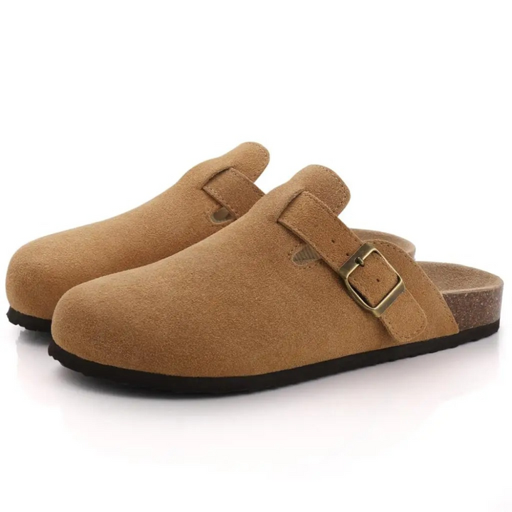 Groene fleece pantoffels met ergonomisch voetbed, perfect voor comfort en stijl thuis.