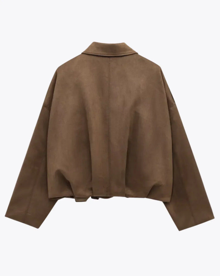 Korte bruine oversized leren damesjas, stijlvolle en warme winterjas.