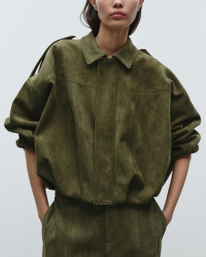 Dames oversized leren jas in groen, city-chic en comfortabel voor de winter.