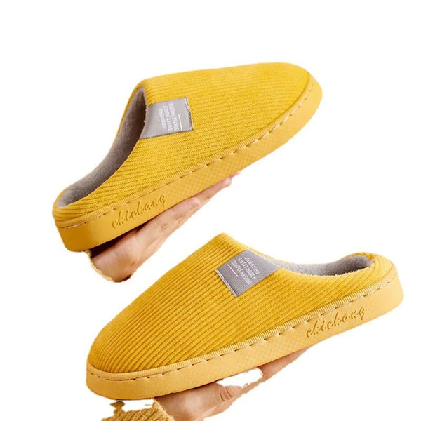 "Groene pluche dames orthopedische pantoffels met ergonomisch voetbed en anti-slip zool, ideaal voor thuiscomfort."