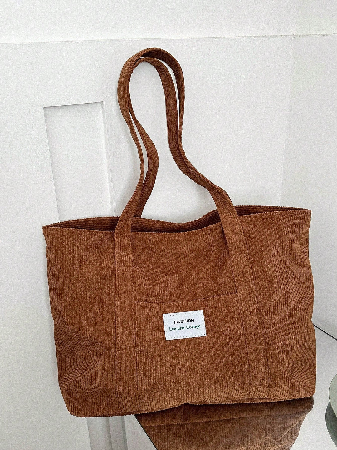 Retro corduroy tas, ruime tote bag voor school, werk of als stijlvolle dagtas.