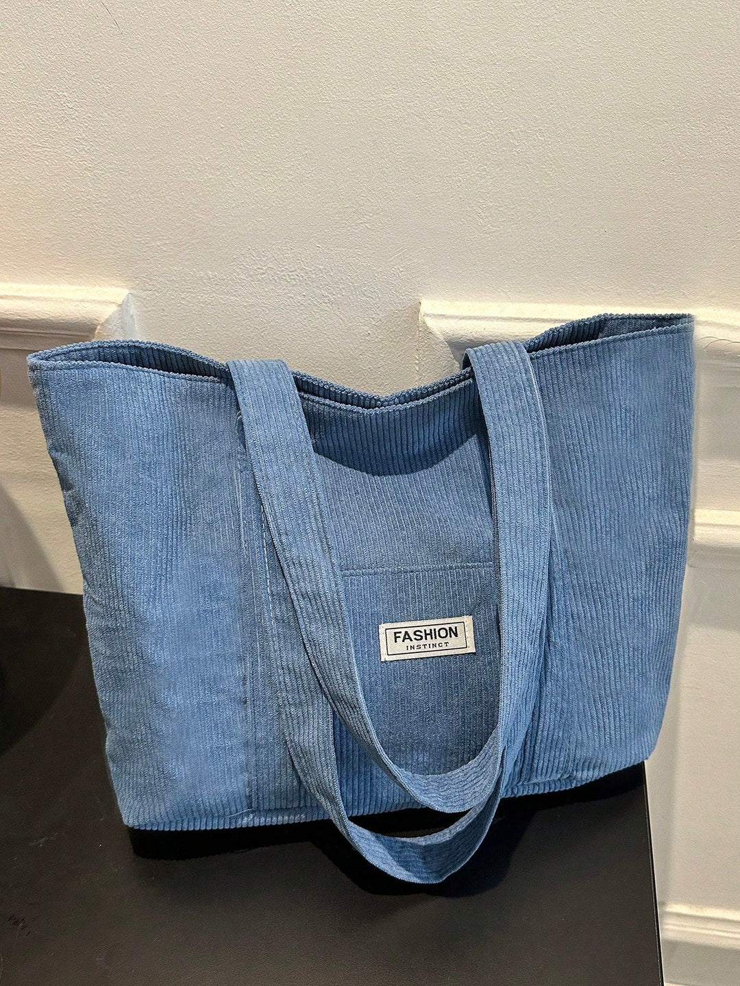 Stijlvolle corduroy schoudertas, unisex ontwerp, ruime tas voor al je benodigdheden.