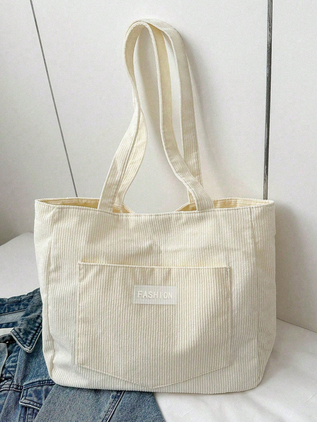 Grote corduroy tote bag, perfect als schooltas voor studenten of werktas.