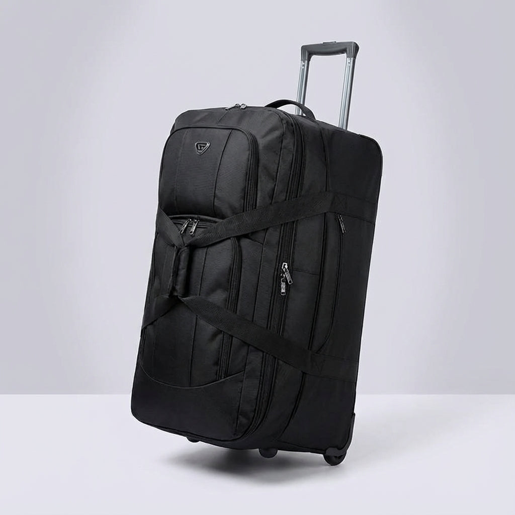 Compact opgevouwen reistas op wielen, perfect voor opslag. Handige trolleytas voor weekendtrip of vakantie.