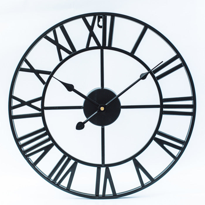 Decoratieve grote industriële klok, vintage retro wandklok voor een statement.