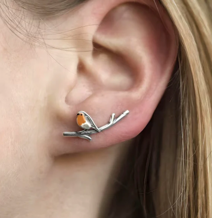 Levendige handgemaakte lente glas-in-lood oorbellen met vogelmotief voor dames. Hypoallergeen en duurzaam.