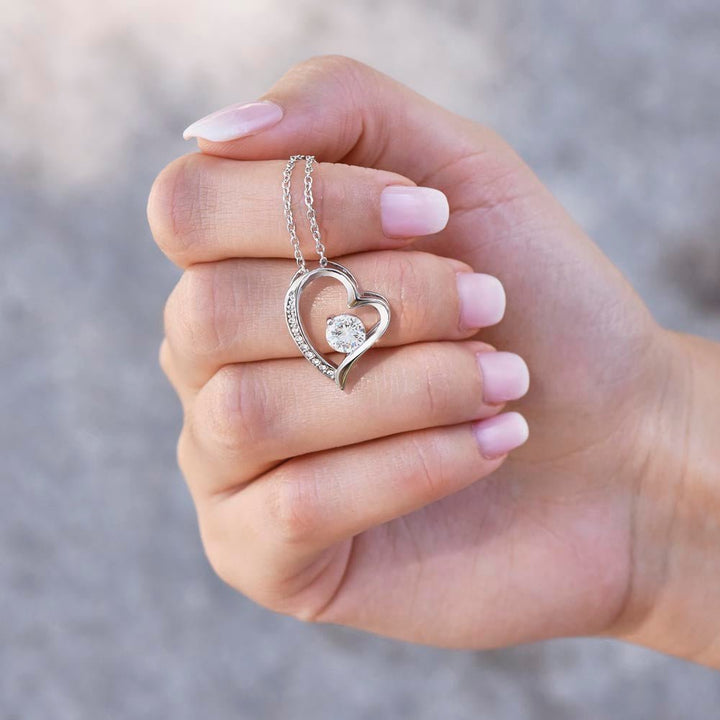 "Hartvormige ketting met zirkonia steen, luxe uitstraling, ideaal cadeau voor dochters, gepolijste hanger aan verstelbare ket