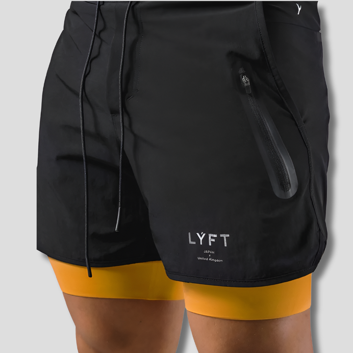Heren 2-in-1 sportbroek, zwarte compressiebroek met korte broek, ideaal voor fitness en training (vooraanzicht).