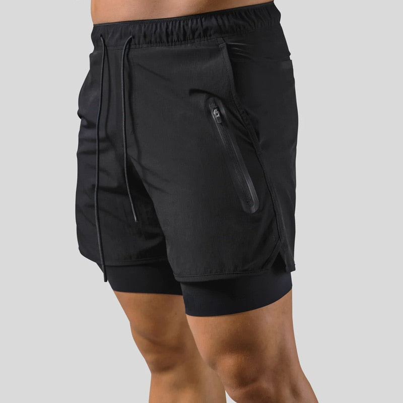 Heren sportbroek met geïntegreerde compressie short, ideaal voor intensieve trainingen en hardlopen (achteraanzicht).