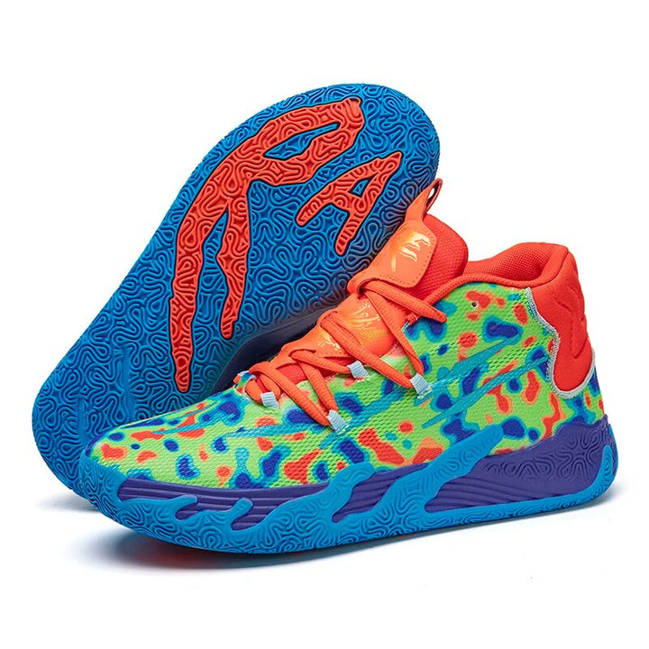 Close-up van de antislipzool van heren basketbalschoenen, ontworpen voor superieure grip.