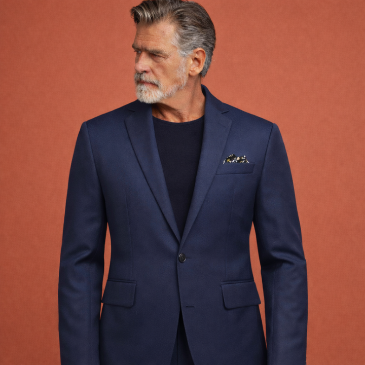 Deze heren blazer is een comfortabele en stijlvolle keuze voor herfst- en wintermode. Met reverskraag.