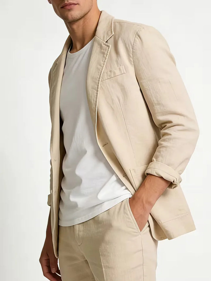 Smart casual herenblazer, perfect voor laagjes over een overhemd in de lente of zomer, met notched revers.
