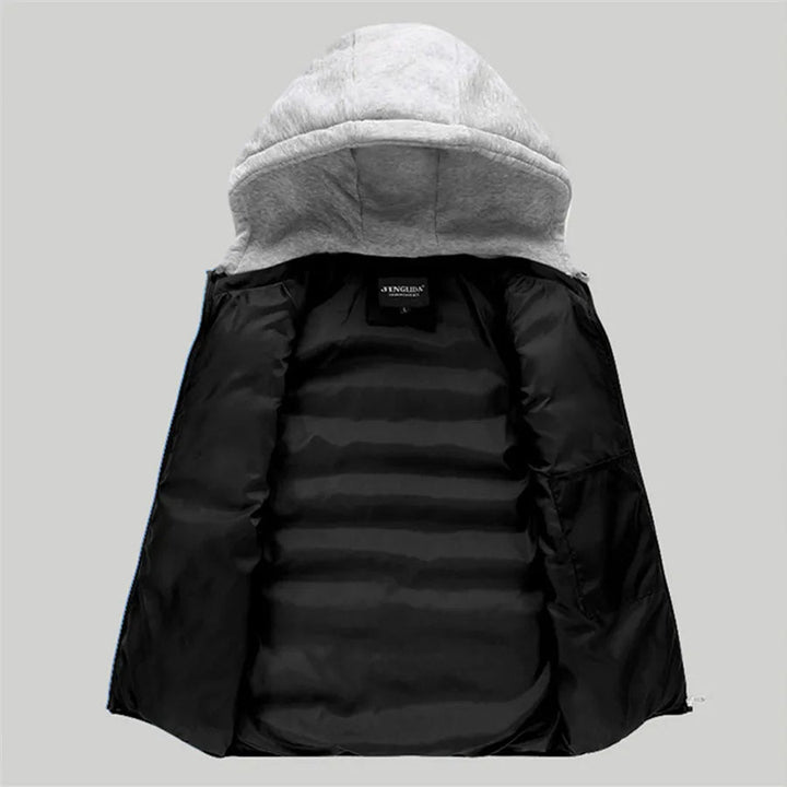 Zwarte heren bodywarmer, gewatteerd en met capuchon, perfect voor een casual herfstlook.