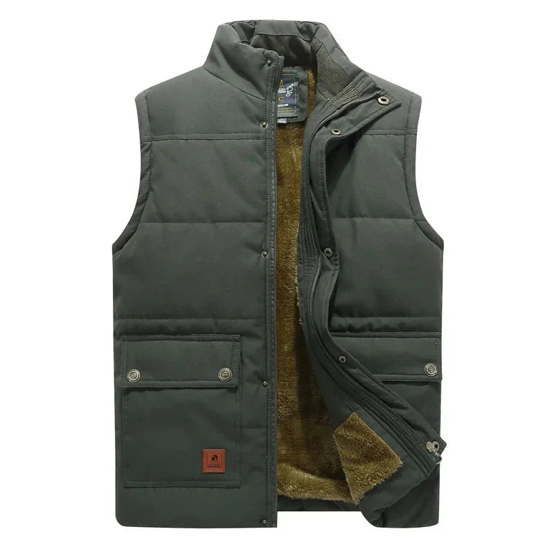 Detail van de gewatteerde stof en fleece voering van deze warme heren bodywarmer voor de winter.