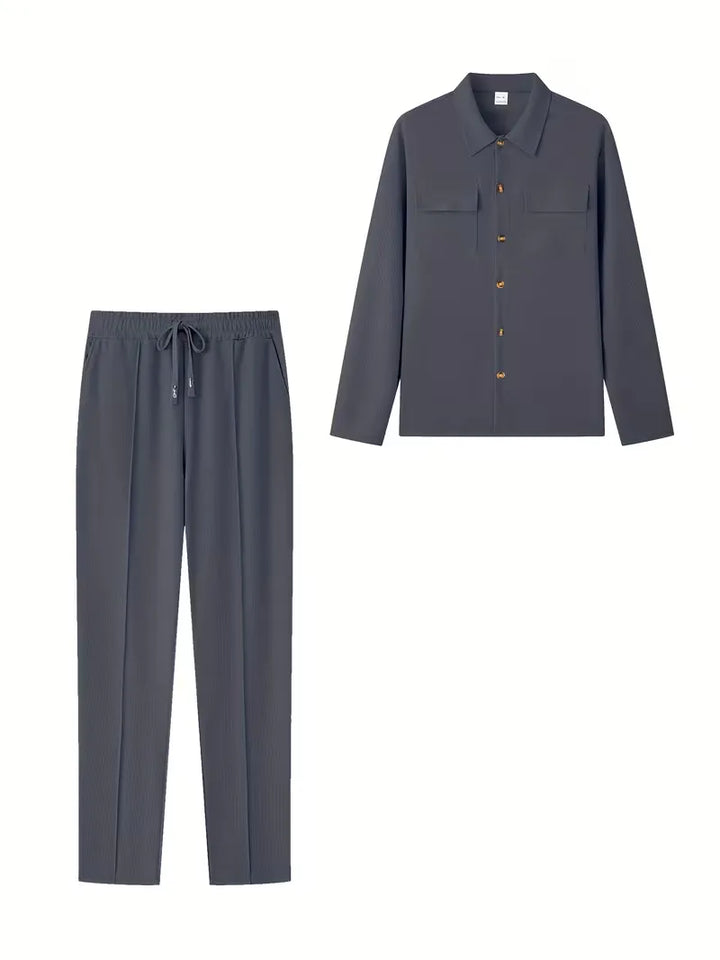 Herenjack met bomberstijl, knoopsluiting en functionele borstzakken, comfortabele pasvorm.