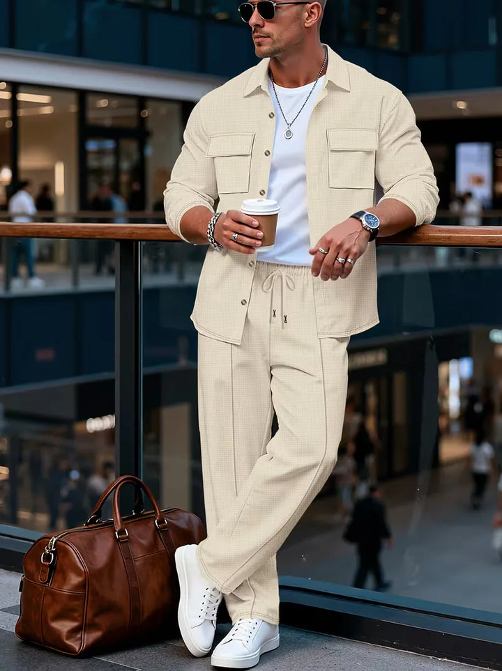 Smartcasual herenjas, bombermodel met knoopsluiting en twee borstzakken, comfortabele fit.