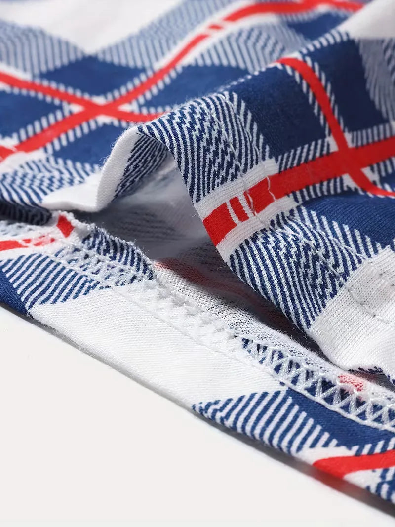 Model draagt een comfortabele heren boxershort, toont de flexibele pasvorm en dagelijks comfort.