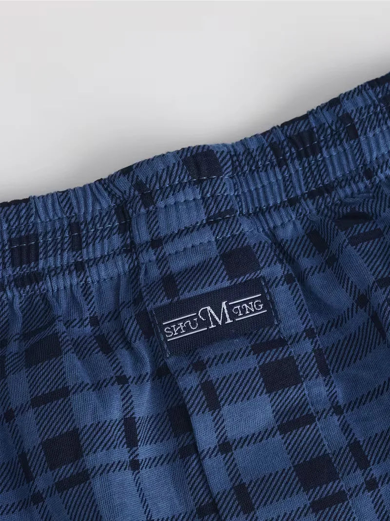Marineblauwe heren boxershort, focus op de zachte stof. Biedt ultiem comfort en flexibele pasvorm.