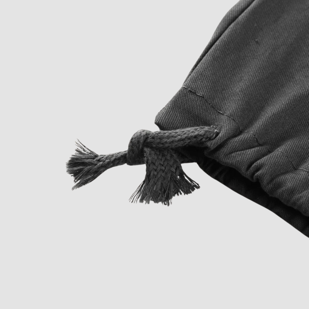 "Heren cargo broek voor outdoor, duurzaam ripstop-weefsel, ademend, meerdere zakken, ideaal voor avonturen in de natuur."