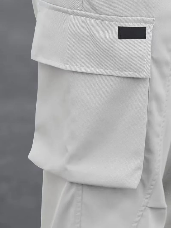 Modieuze heren cargobroek, streetwear look, elastische taille, comfortabel voor vrije tijd.