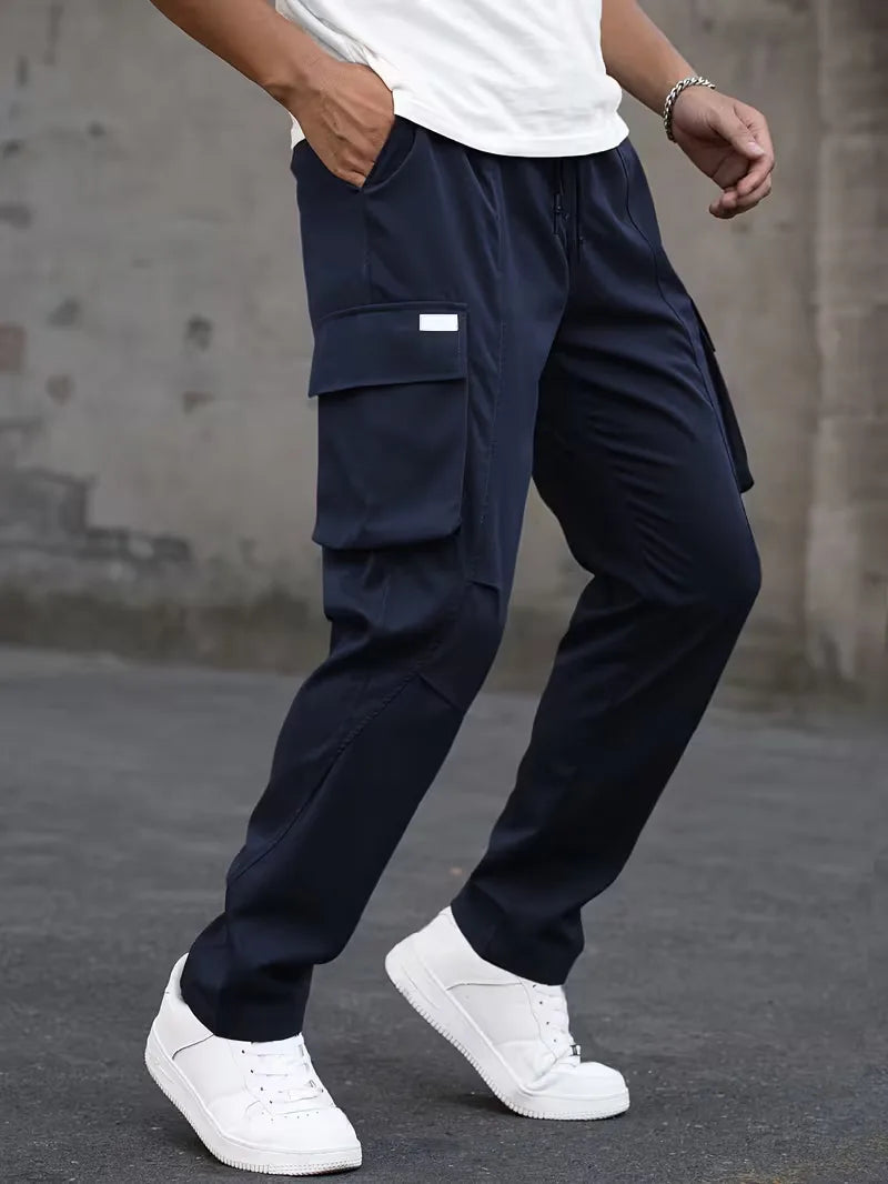 Veelzijdige heren cargobroek, comfortabel, elastische taille, perfect voor casual streetwear.