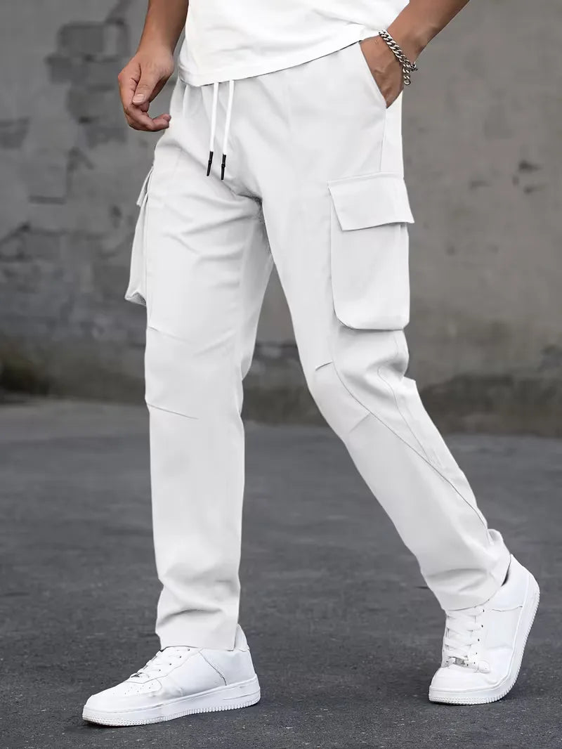 Heren cargobroek met elastische tailleband, rechte pijp, casual comfort en streetwear vibes.