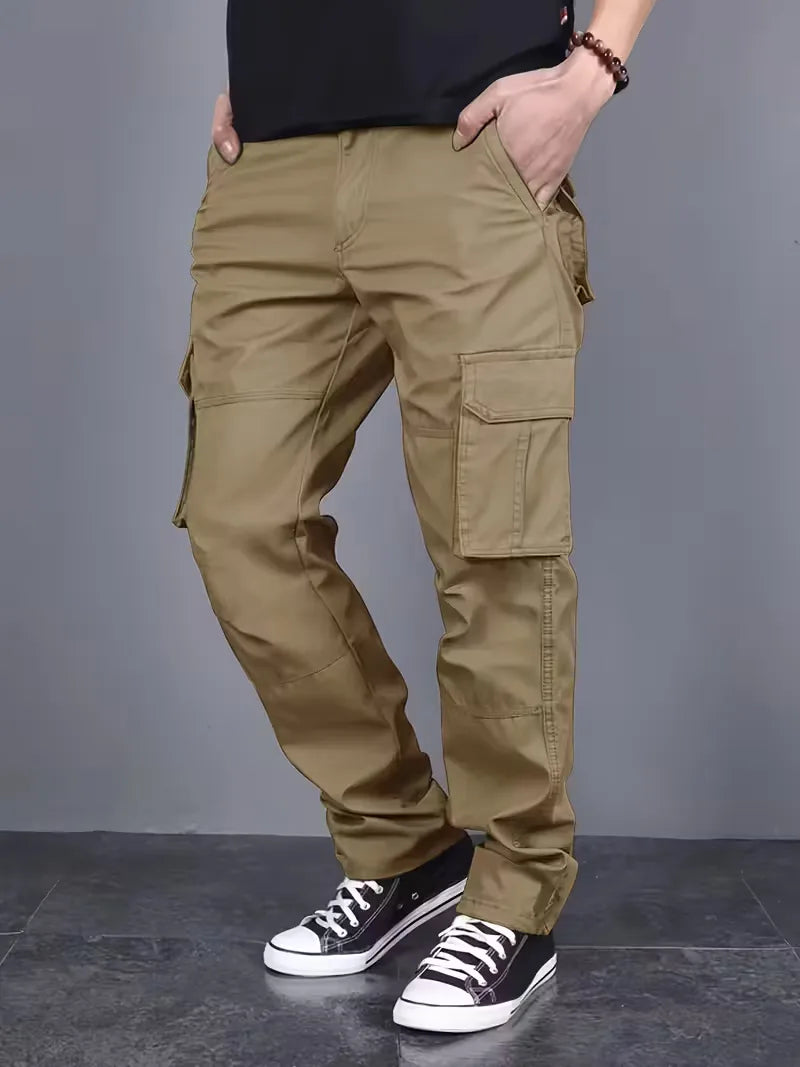 Lichte heren cargobroek, ideaal voor lente outfits, met handige flapzakken voor al je dagelijkse spullen.