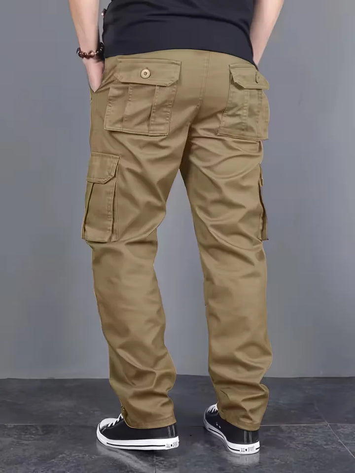 Duurzame heren cargobroek, ontworpen voor comfort en stijl, perfect voor outdoor en dagelijks gebruik.